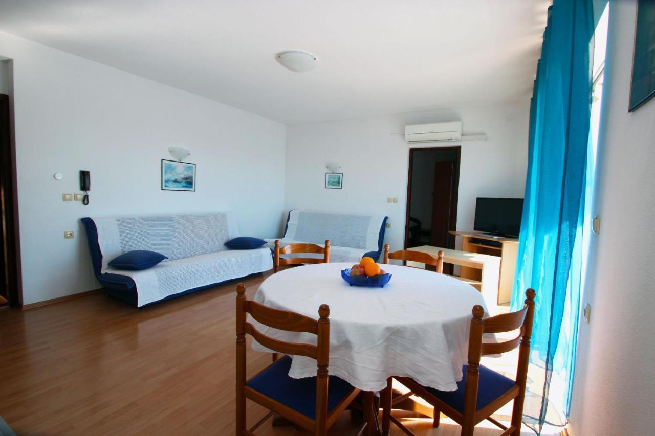 App Blazekovic Apartamento Crikvenica Exterior foto